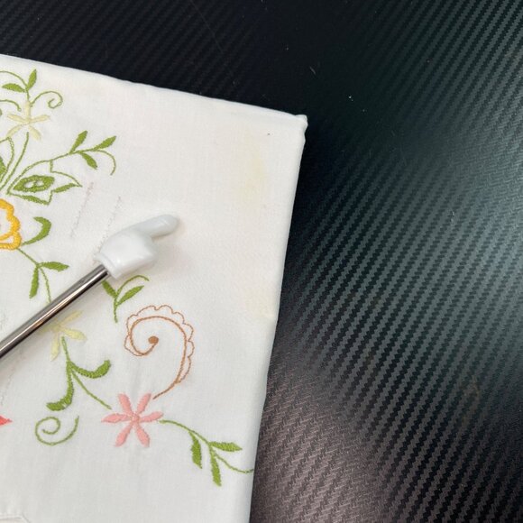 Vintage Belcrests Embroidered Broderie Pillow Cases 100% Cotton Percale One Pair - Picture 7 of 9